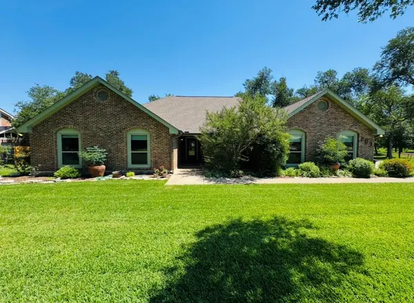 203 E 11th ST, Elgin, TX 78621
