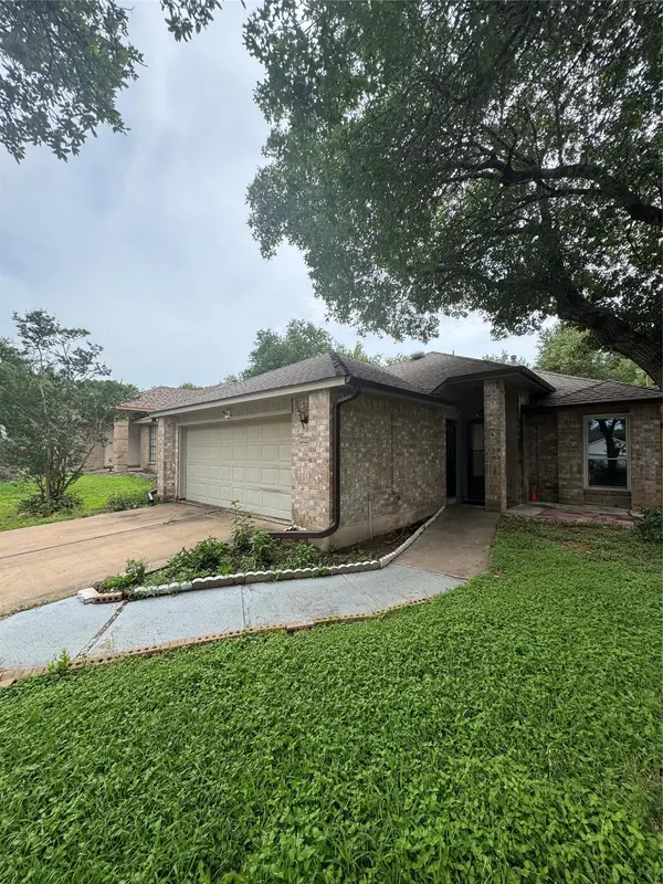908 Saunders DR, Round Rock, TX 78664