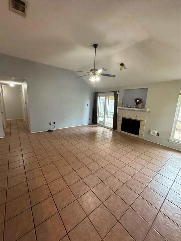 908 Saunders DR, Round Rock, TX 78664
