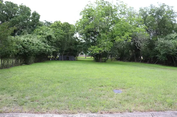 1006 Johnson ST, Lockhart, TX 78644