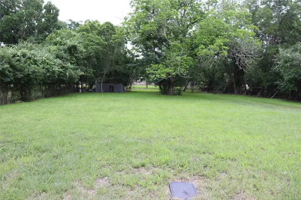 1006 Johnson ST, Lockhart, TX 78644