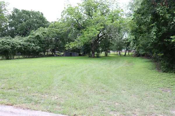 1006 Johnson ST, Lockhart, TX 78644