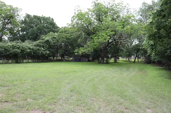 1006 Johnson ST, Lockhart, TX 78644