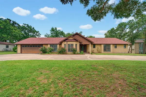 133 Champions DR, Rockdale, TX 76567