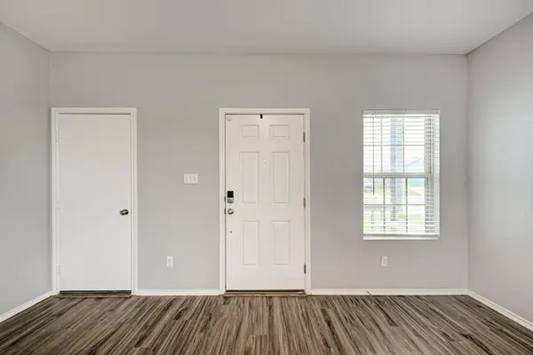 129 Vulcan DR, Jarrell, TX 76537