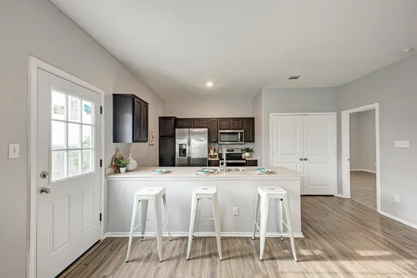 129 Vulcan DR, Jarrell, TX 76537