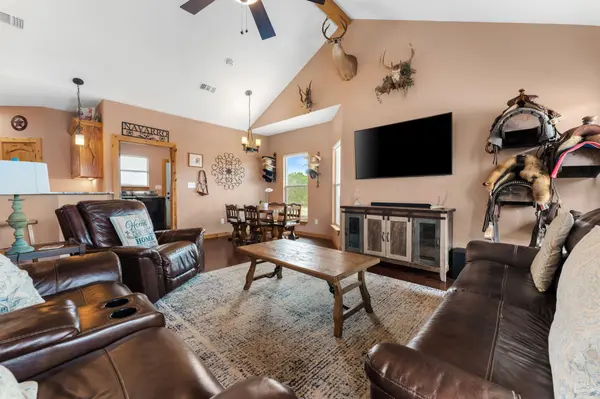 935 Highway 21 E, Paige, TX 78602
