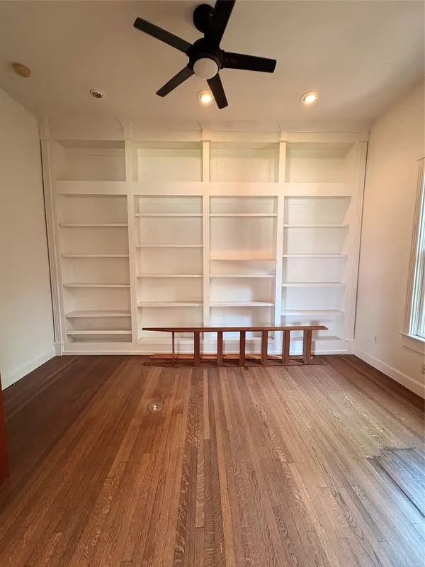 105 S Cedar ST, Luling, TX 78648