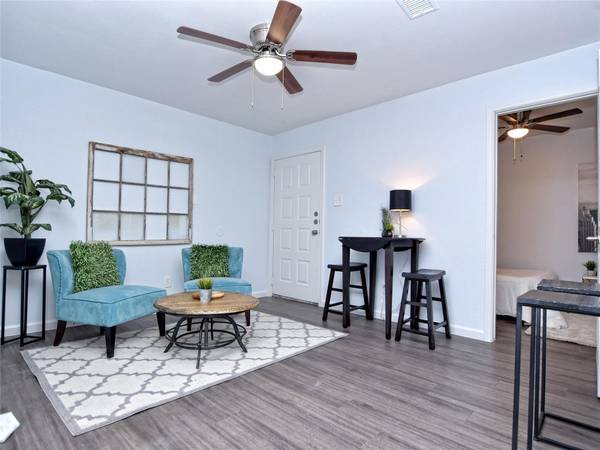 1840 Burton DR #109, Austin, TX 78741