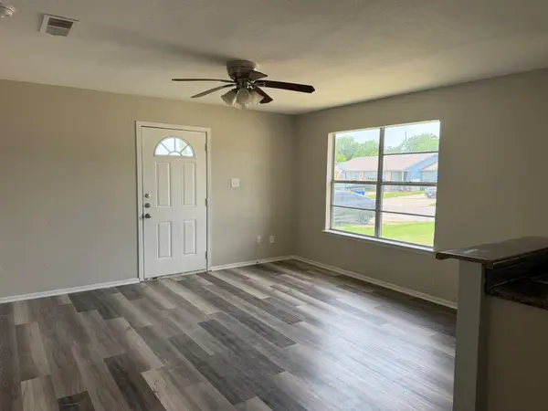 512 Lenora DR, Taylor, TX 76574