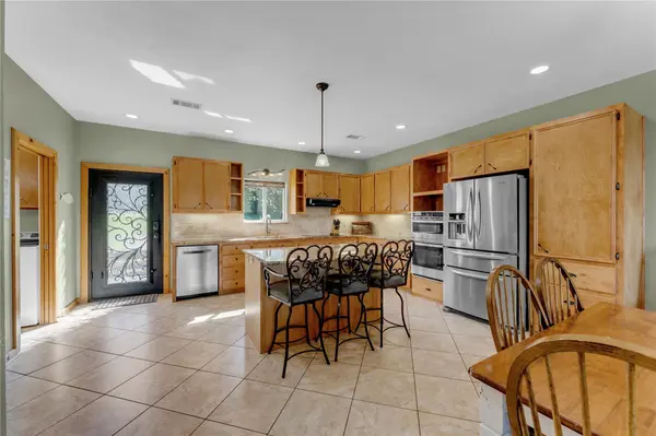 1108 S Lakeside DR, Burnet, TX 78611
