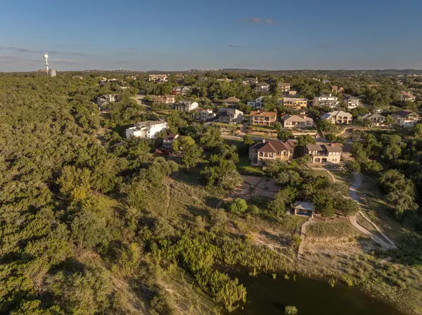 160 Lakefront DR, Point Venture, TX 78645
