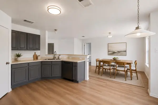 211 Phillips ST, Hutto, TX 78634