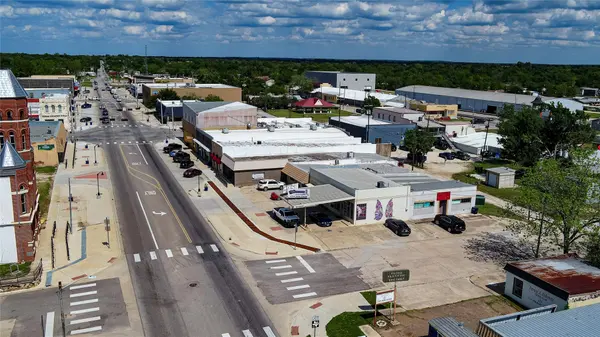 139 W Cameron Ave, Rockdale, TX 76567