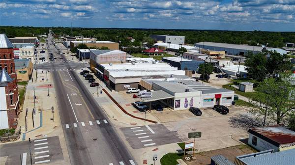 139 W Cameron Ave, Rockdale, TX 76567