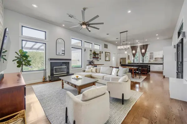 220 Clubhouse DR, Lakeway, TX 78734