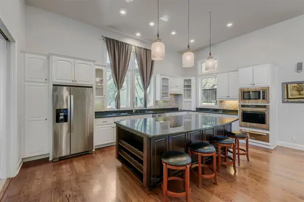 220 Clubhouse DR, Lakeway, TX 78734