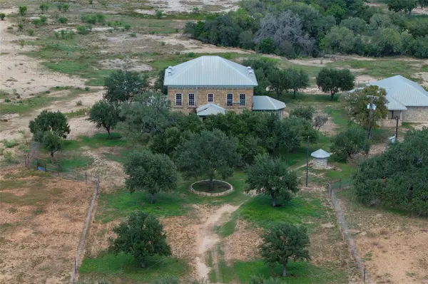 6887 Von Ormy RD, Von Ormy, TX 78073