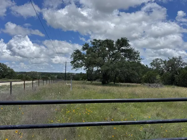 257 W Rolling Oaks DR, Goldthwaite, TX 78644