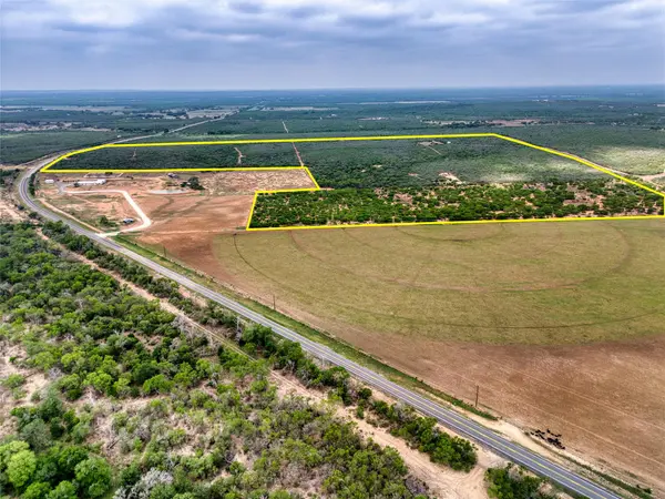 5394 FM 2200 RD W, Devine, TX 78016