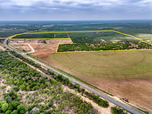 5394 FM 2200 RD W, Devine, TX 78016
