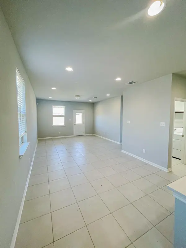 465 Unforgiven LN, Jarrell, TX 76537