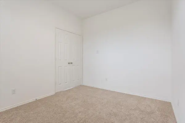 240 Foster LN, Jarrell, TX 76537