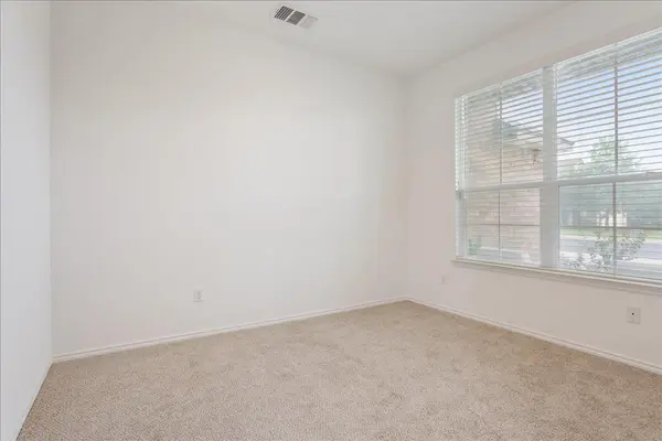 240 Foster LN, Jarrell, TX 76537