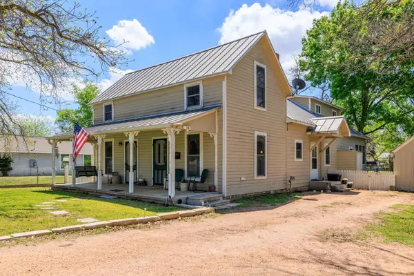 505 W San Antonio ST, Fredericksburg, TX 78624