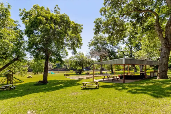 9035 Fm 725, Mcqueeney, TX 78123