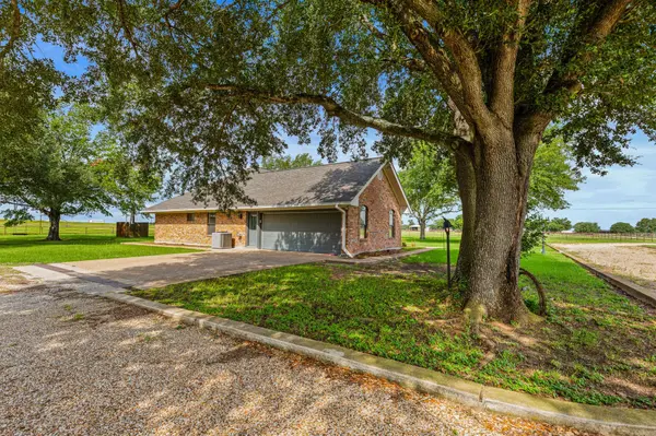 11077 County Road 440, Thorndale, TX 76577