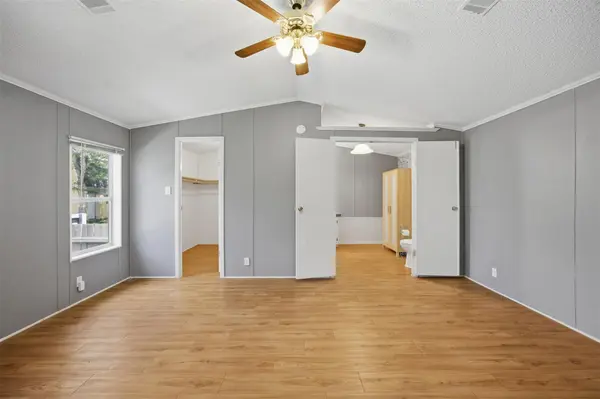 135 Side Saddle DR, Cedar Creek, TX 78612