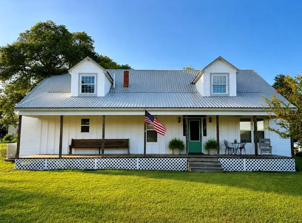 235 Park LN, Fayetteville, TX 78940