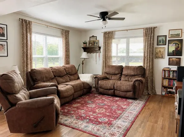 235 Park LN, Fayetteville, TX 78940