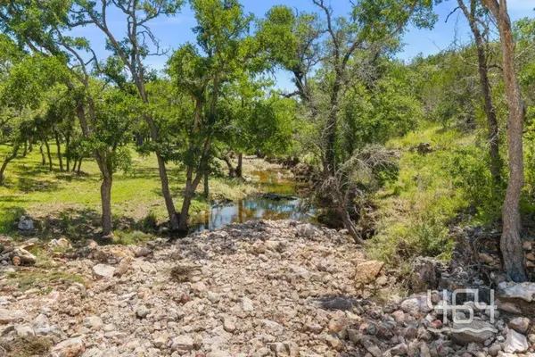 59 Balcones DR, Johnson City, TX 78636