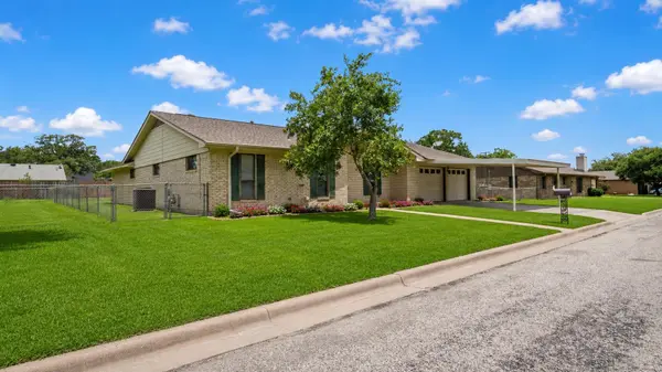 487 Edgewood Ave, Giddings, TX 78942