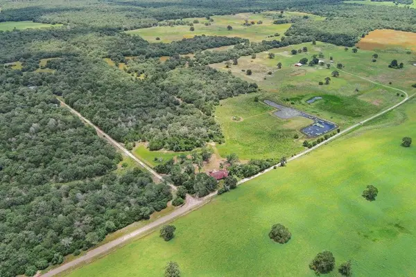 1910 E County Road 415, Lexington, TX 78947