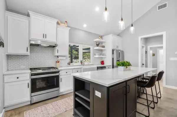 631 Lakeside DR, Wimberley, TX 78676