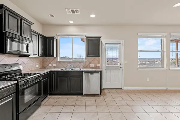 1001 Zodiac LN #11, Round Rock, TX 78665