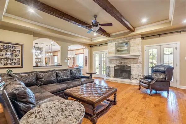 530 Woodland DR, Driftwood, TX 78619