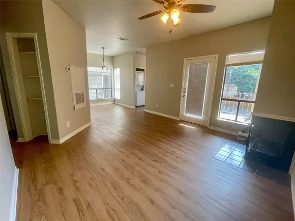 310 Pat Garrison ST #8, San Marcos, TX 78666