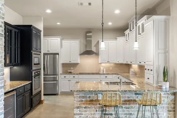 19 Chandon LN, Lakeway, TX 78734