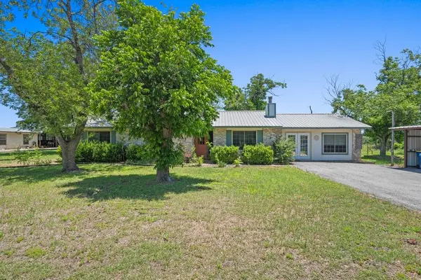 1961 Bolton RD, Marion, TX 78124
