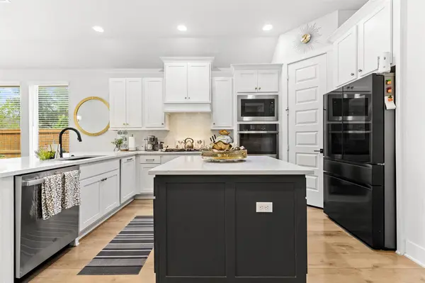 100 Green Knoll LN, Georgetown, TX 78628
