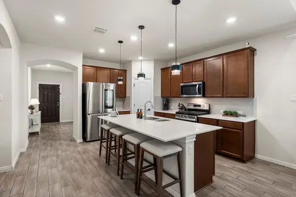548 Purple Heart DR, Buda, TX 78610