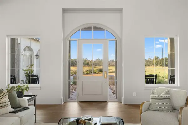 404 Blackberry LN, Washington, TX 77880