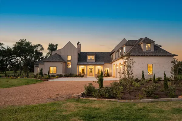 404 Blackberry LN, Washington, TX 77880