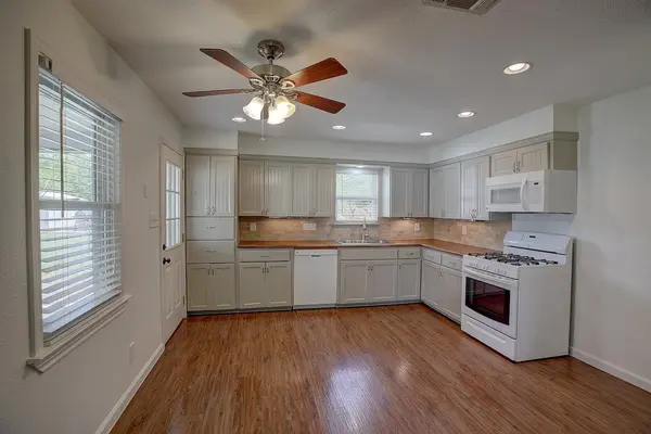 1307 Vine ST, Georgetown, TX 78626