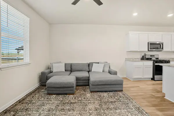 148 Hidalgo LN, Elgin, TX 78621