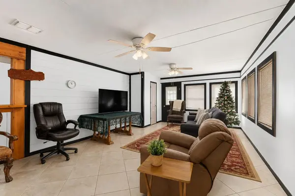 1009 Private Road 1024, Hallettsville, TX 77964